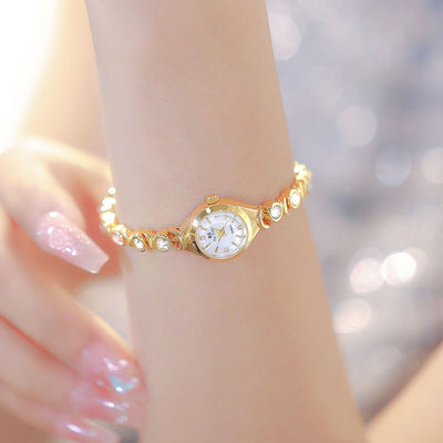 Reloj Elegante para Mujer con Circonitas y Diseño Lunar - Image 7