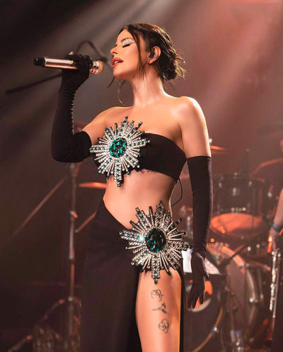 Conjunto Bandage con Crop Top de Strass y Falda Asimétrica - Image 7