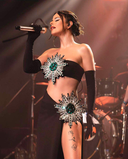 Conjunto Bandage con Crop Top de Strass y Falda Asimétrica - Image 7