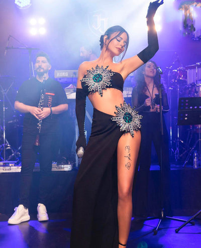 Conjunto Bandage con Crop Top de Strass y Falda Asimétrica - Image 8