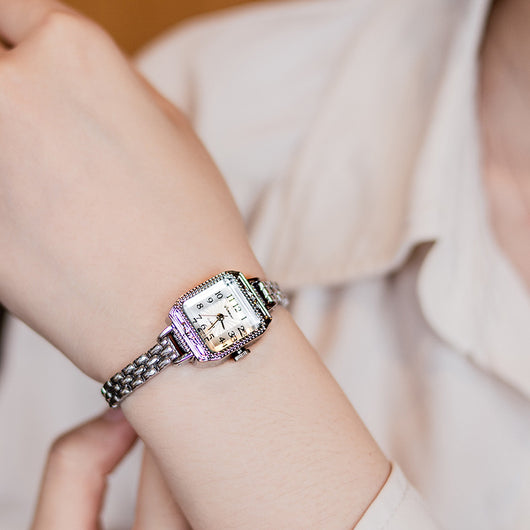 Reloj Vintage para Mujer con Detalles en Cobre - Estilo Clásico Atemporal - Image 7