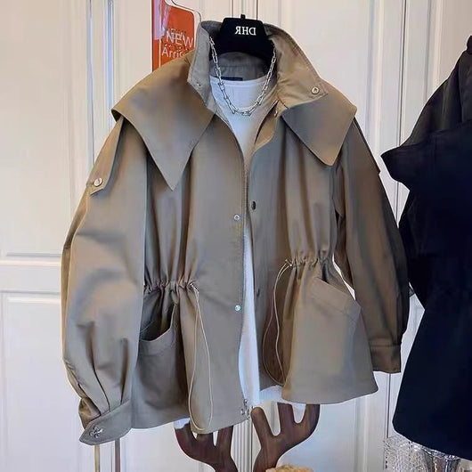 Abrigo Trench Entallado con Capucha y Diseño Ajustado - Image 15