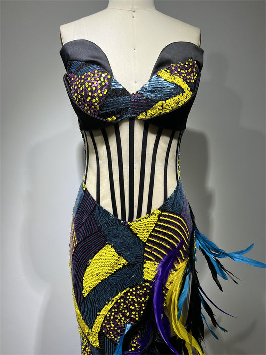 Vestido Tubo con Lentejuelas y Plumas, Escote Alto y Abertura Profunda - Image 19