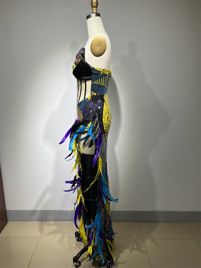 Vestido Tubo con Lentejuelas y Plumas, Escote Alto y Abertura Profunda - Image 24