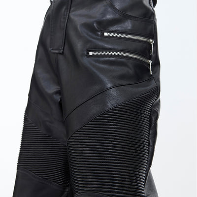 Pantalones de Cuero Punk Bootcut con Detalles de Metal y Costuras 3D - Image 14