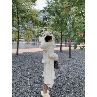 Abrigo Lana Mujer Suelto con Capucha, Cordones y Cuello de Pelaje - Image 13
