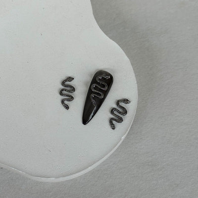 Adorno de Uñas Serpientes Metalizadas con Líneas Finas - Image 14