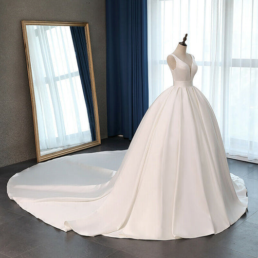 Vestido de Novia Satén con Hombros Descubiertos y Cola Larga Estilo Retro - Image 15