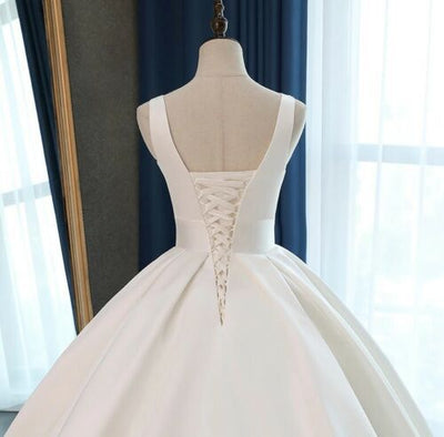 Vestido de Novia Satén con Hombros Descubiertos y Cola Larga Estilo Retro - Image 16