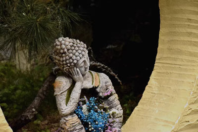 Estatua Buda de Resina con Maceta Floral para Jardín y Decoración de Espacios - Image 16