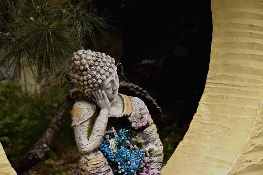 Estatua Buda de Resina con Maceta Floral para Jardín y Decoración de Espacios - Image 16