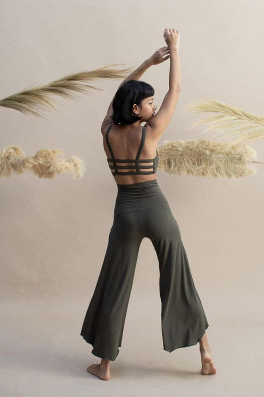 Traje de Yoga Espalda Descubierta con Sostén Integrado - Image 19