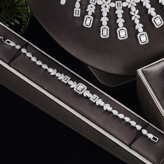 Conjunto de Joyería Zirconia: Collar, Aretes, Pulsera y Anillo - Image 7
