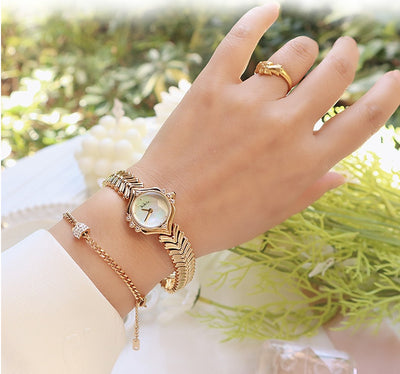 Reloj de Cuarzo para Mujer con Cadena de Bambú - Image 12