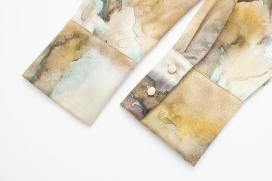 Conjunto Tie-Dye en Satén de Seda: Blusa y Falda - Image 13