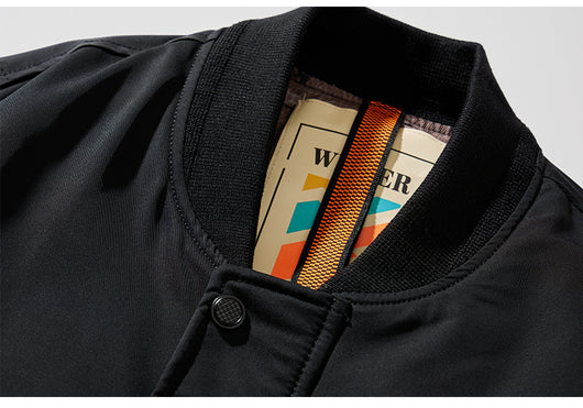 Chaqueta Acolchada de Plumas para Hombre con Cuello Béisbol - Image 12