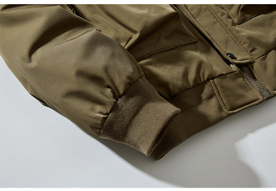 Chaqueta Acolchada de Plumas para Hombre con Cuello Béisbol - Image 25