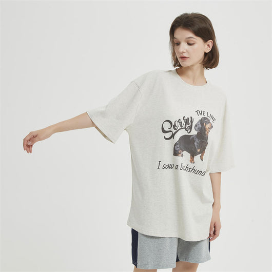 Playera Retro Perro Salchicha Beige - Diseño Adorable Manga Corta - Image 9
