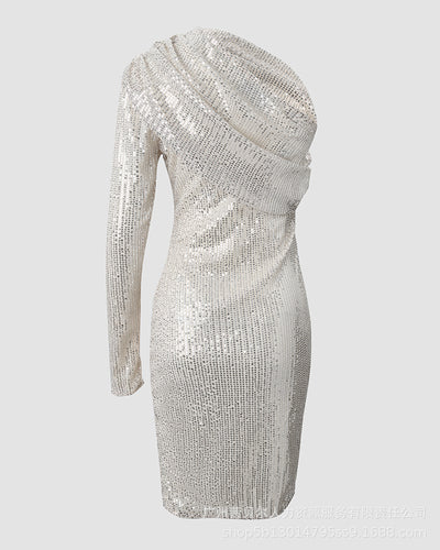 Vestido Formal de Lentejuelas Plateado con Hombro Descubierto - Image 5