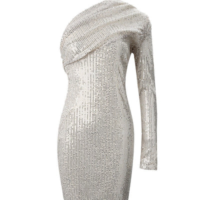 Vestido Formal de Lentejuelas Plateado con Hombro Descubierto - Image 6