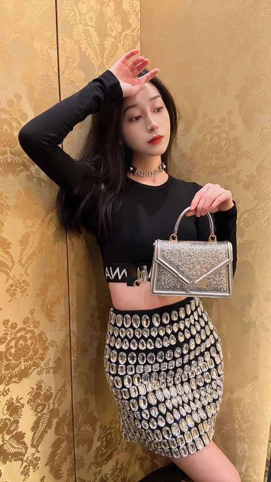 Shorts de Lujo Artesanales para Mujer con Diamantes y Detalles Elaborados - Image 10