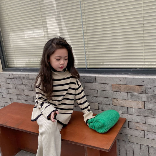 Conjunto Infantil: Suéter de Cuello Alto Rayado + Pantalón Tejido - Image 10