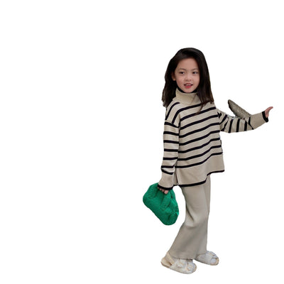 Conjunto Infantil: Suéter de Cuello Alto Rayado + Pantalón Tejido - Image 13