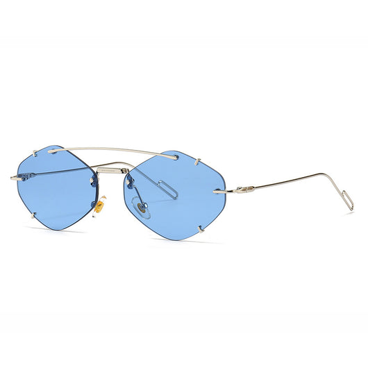 Metal frameless sunglasses for women with geometric gradient gray lenses and a silver-colored frame. - Image 13