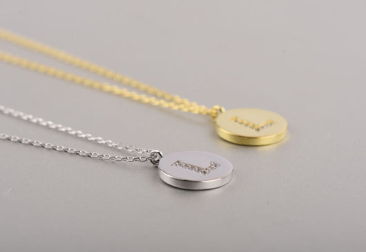 Collar Inicial con Tachuelas - Image 38