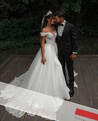 Vestido de Novia con Encaje Desmontable - Image 11