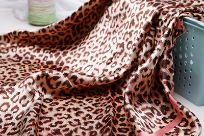 Pañuelo Cuadrado de Seda Artificial Satinada Estampado - Image 22