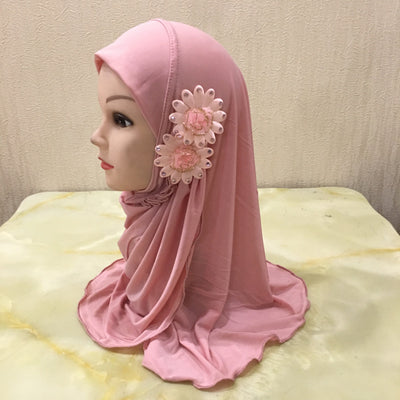 Turbante Infantil con Dos Flores y Velo Delicado - Image 30