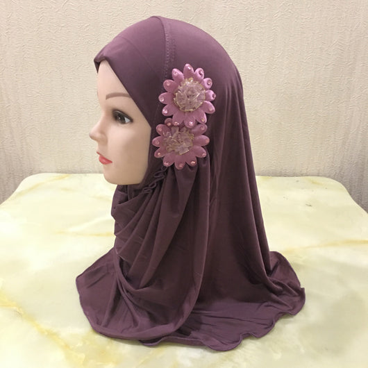 Turbante Infantil con Dos Flores y Velo Delicado - Image 31