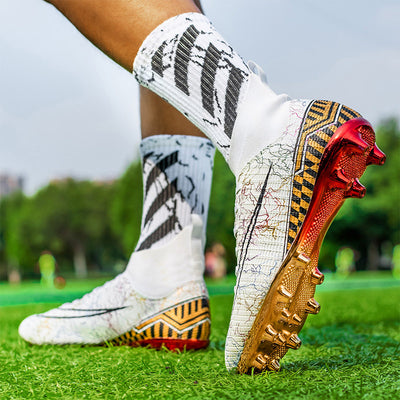 Botines de Fútbol Profesionales con Suela Dorada para Pasto Sintético - Image 17