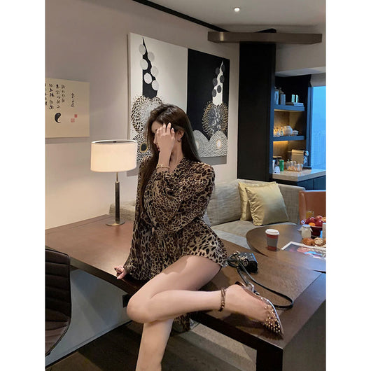 Blusa Holgada Estampado Leopardo con Cordones y Mangas Largas - Image 10