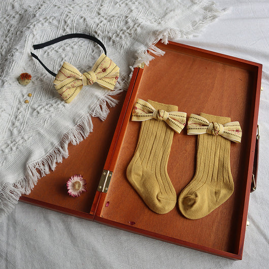 Conjunto de Accesorios para Bebé Recién Nacido - Diadema, Calcetines y Moño Decorativo - Image 5