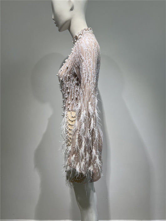 Vestido de Lentejuelas y Plumas con Perlas Expandidas - Image 16