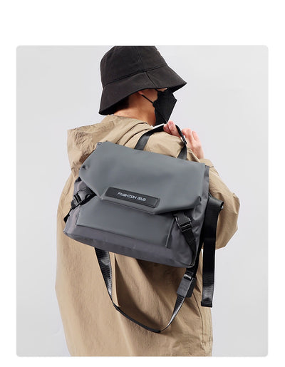 Bolsa Crossbody Impermeable para Ciclismo y Viajes - Compacta y Resistente - Image 15