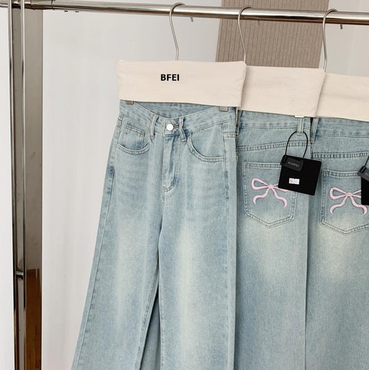 Jeans Anchos Azul Claro con Bordado de Ballet - Image 21