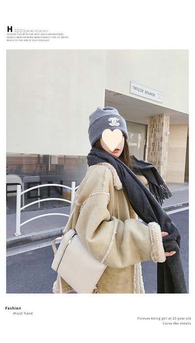 Abrigo de Invierno para Mujer en Lana de Cordero con Detalles de Piel - Image 17