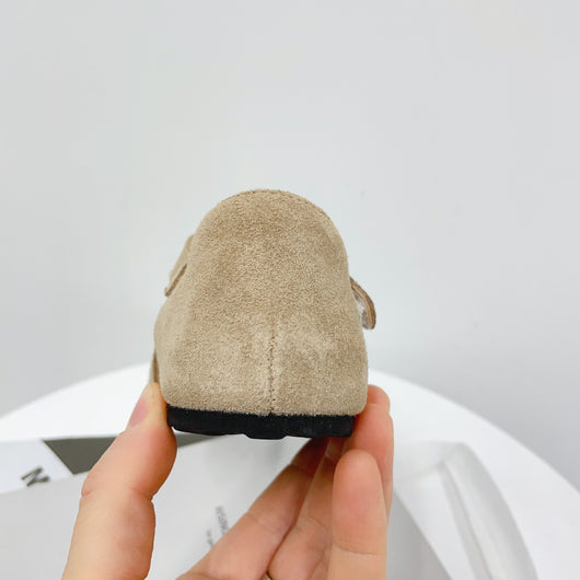 Sandalias Infantiles de Ante con Diseño Calado - Image 17