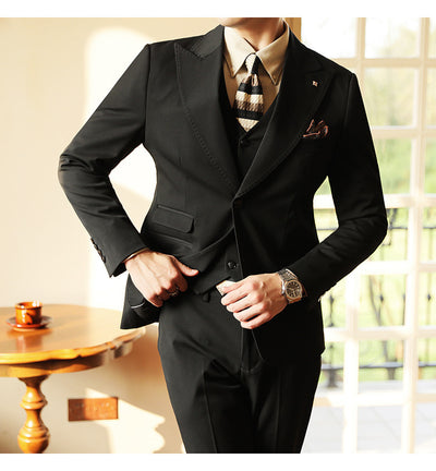 Traje de Novio Premium Tres Piezas Color Caramelo con Solapa Clásica - Image 15