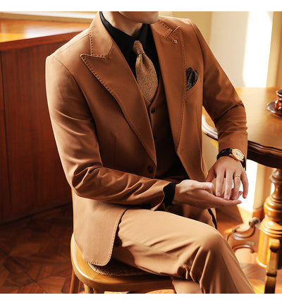 Traje de Novio Premium Tres Piezas Color Caramelo con Solapa Clásica - Image 27