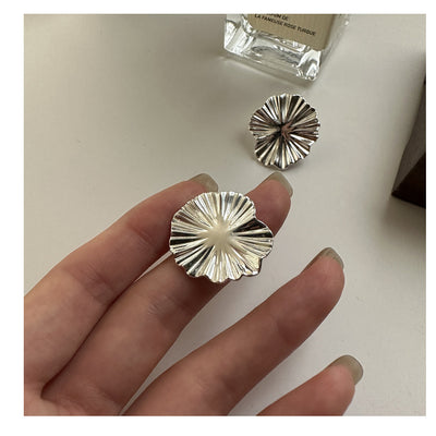 Aretes de Plata 925 Flor Grande Texturizada Estilo Coreano - Image 9