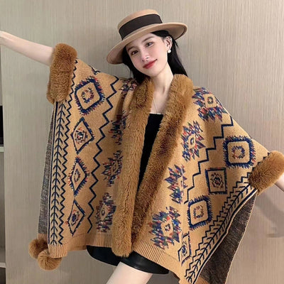 Capa Shawl Étnica con Pompones de Pelaje - Image 30