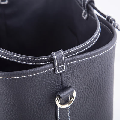 Bolso Cubo Retro de Cuero Genuino con Patrón Grabado y Cordón Ajustable - Image 44