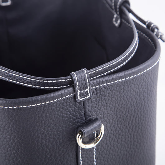Bolso Cubo Retro de Cuero Genuino con Patrón Grabado y Cordón Ajustable - Image 44