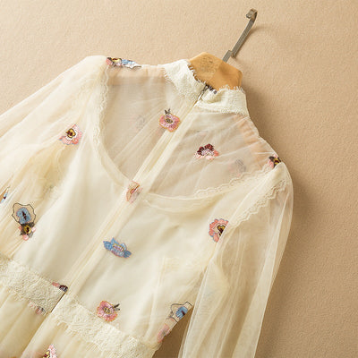 Vestido Largo Elegante con Cuello Alto, Bordado en Malla y Dobladillo Ancho - Image 12