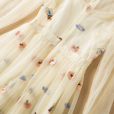 Vestido Largo Elegante con Cuello Alto, Bordado en Malla y Dobladillo Ancho - Image 18