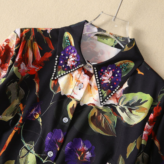 Traje Ejecutivo con Blusa de Manga Larga Incrustada en Diamantes y Falda Plisada - Image 23